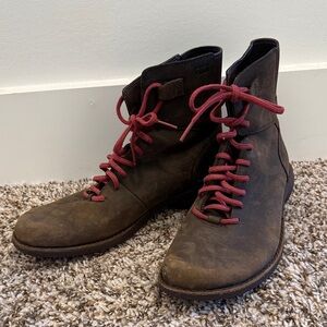 Merrell Brown Lace-Up Boots with Red Laces size 8